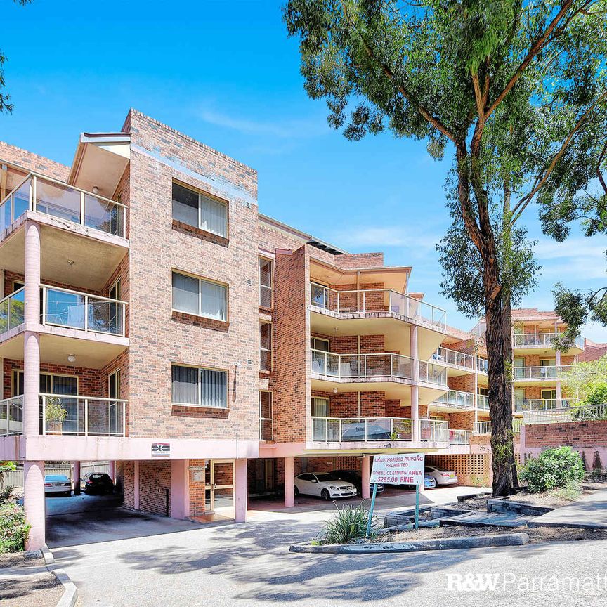 SOUGHT AFTER LOCATION, CLOSE TO SHOPS, RESTAURANTS - Photo 1