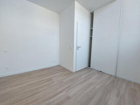 Location Appartement 6 pièces 116m² LOUVIERS 27400 - Photo 2