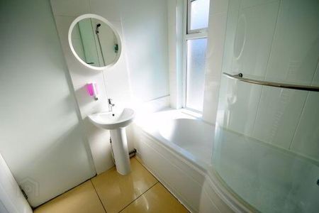 13 Ballygowan Road, BT57LH, Belfast - Photo 2