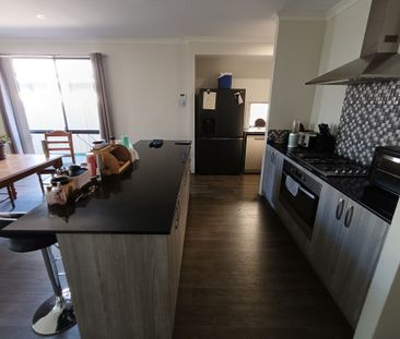 Modern 3-Bedroom, 2-Bathroom Home in the Coastal Suburb of Dalyellup - Photo 4