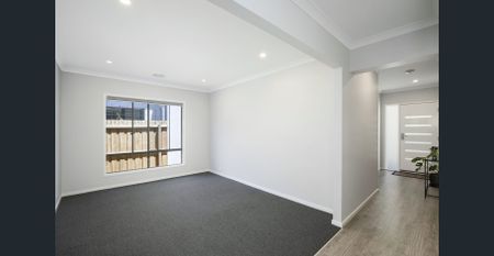 Conveniently located and sure to impress - Photo 3