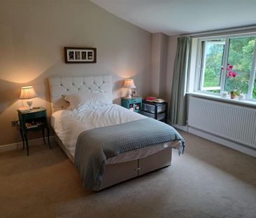 4 bedroom barn conversion to rent - Photo 1