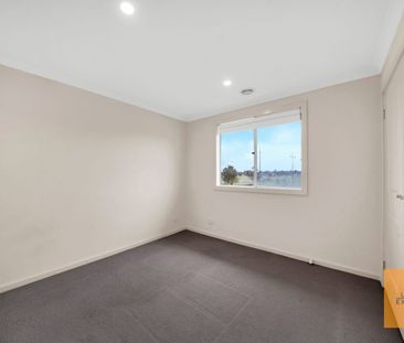 Spacious Double-Storey Family Home in Deanside!! - Photo 3
