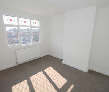 3 bedroom private hall to rent - Photo 2