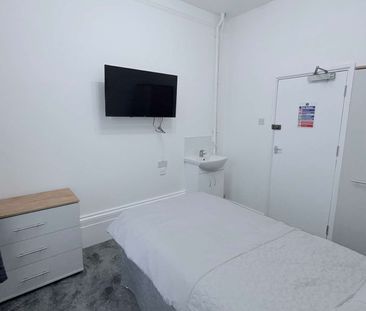 Marine Parade Room 5 - Photo 1