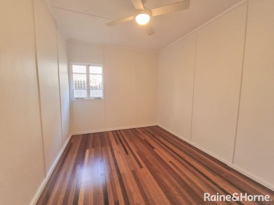 Charming & Spacious Home in a Highly Sought-After Toowong Location - Photo 1