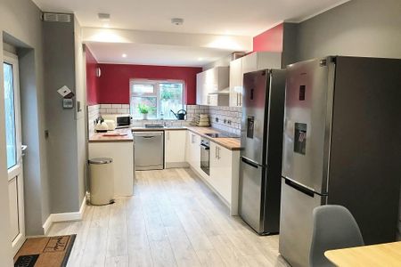 1 bedroom in a house share to rent - Photo 4