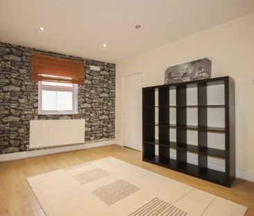 2 bedroom maisonette to rent - Photo 2