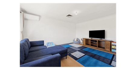 Three-bedroom family home - Photo 3