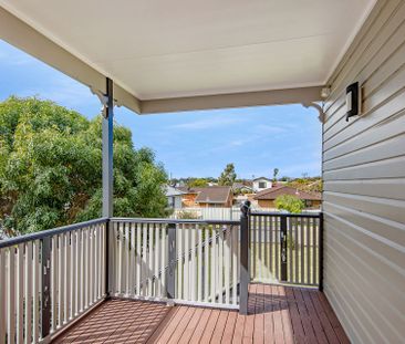 Air conditioned two bedroom home with enclosed porch/sunroom - Photo 5