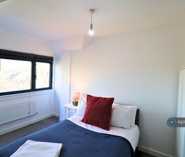 3 bedroom penthouse to rent - Photo 5