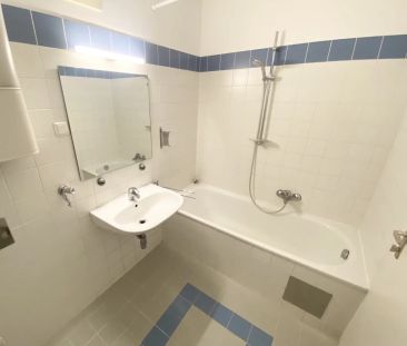 Wohnen im Adlerhof (1070 Wien)! 2-Zimmer DG Wohnung mit Lift zu ver... - Foto 1