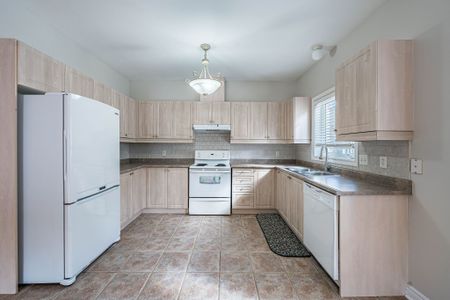 For Lease - 27 Nailsworth Crescent, Caledon, Ontario - Photo 2