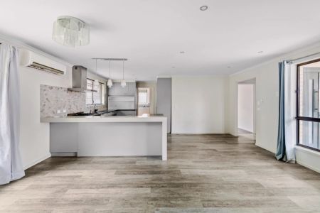 4 Bed, 2 Bath - Photo 2