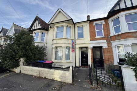 5 bedroom flat to rent - Photo 3