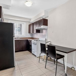 3 ½ SPACIEUX & BIEN ENTRETENU - Photo 2