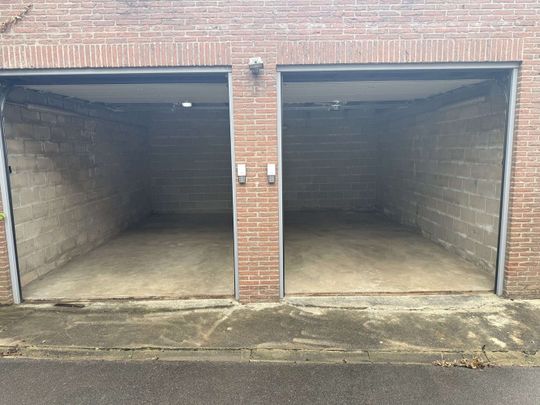 Uitzonderlijk ruim appartement met 4 slaapkamers, bureau en dubbele garage - Photo 1