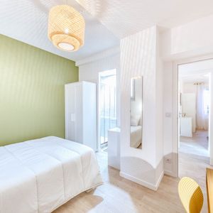 MANTEGA RIGHI Roommate 4 Bedrooms at Nice - Photo 2