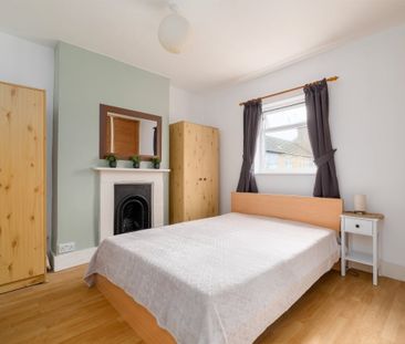 2 bedroom end of terrace house to rent - Photo 4