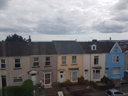 3 bedroom flat to rent - Photo 5