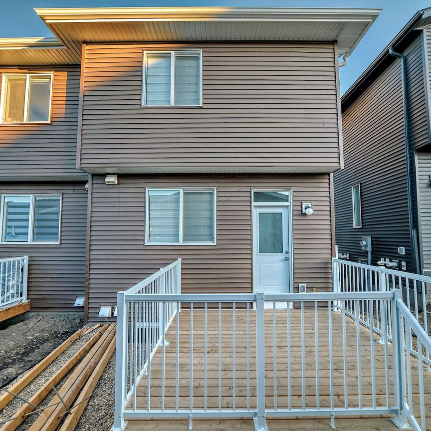 23 Edith Pass NW - UPPER, Calgary - Photo 1