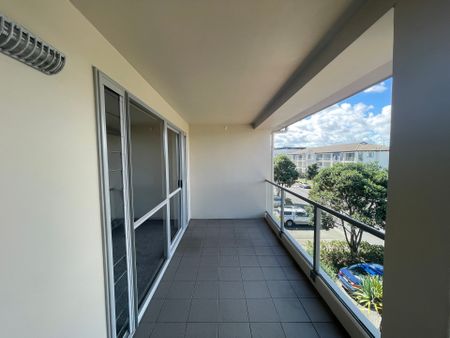 Modern Apartment in the Heart of Flat Bush - Photo 3