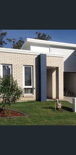 Duplex in Tannum Sands - Photo 1