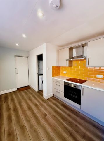 Room 2 Medium - Photo 3