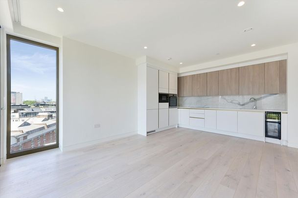 A beautifully presented two bedroom, two bathroom apartment in The Arc, EC1V. - Photo 1