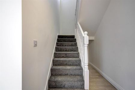 5 bedroom semi-detached house to rent - Photo 3