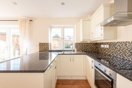 3 bedroom semi-detached house to rent - Photo 5