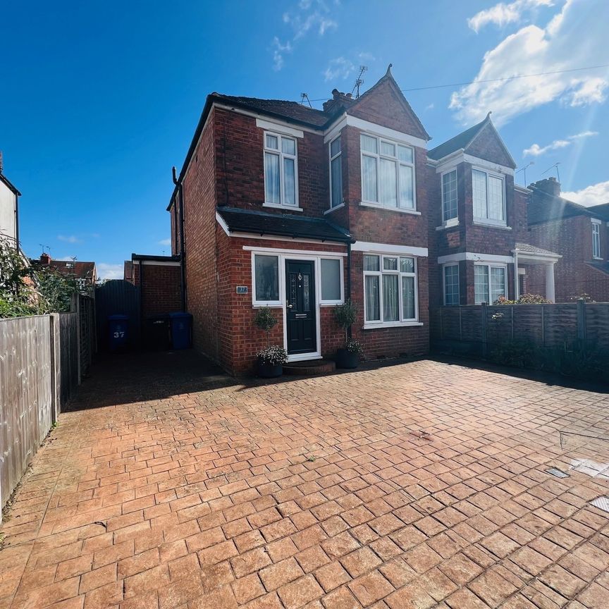 Forlease Road, Maidenhead - Photo 1