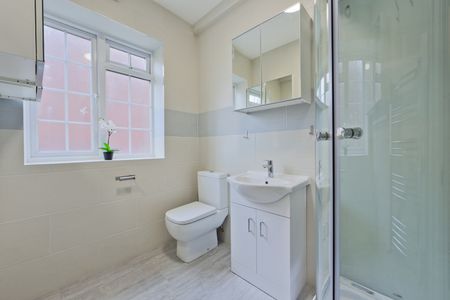 Room in a Shared Flat, Queens Mansions, NW4 - Photo 5