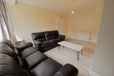 3 bedroom House in Monkbridge Street Bed), Leeds - Photo 4