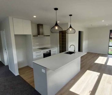 Location is everything! - Photo 1