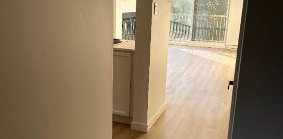 Logement 3 1/2 à louer à Montréal/Anjou/Hochelaga à proximité de l'A40 et A25. - Photo 2