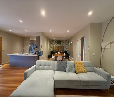 'Modern Townhouse Living in Oak Park' - For Lease - Photo 1