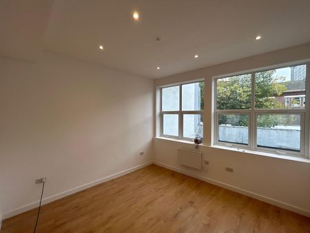 2 Bed Flat, Church Path, CR0 - Photo 2