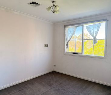 Elegant 5-Bedroom Family Home in Prime Balwyn North Location - Photo 1