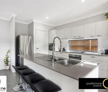 CONTEMPORARY FAMILY HOME IN CONVIENIENT LOCATION! - Photo 1