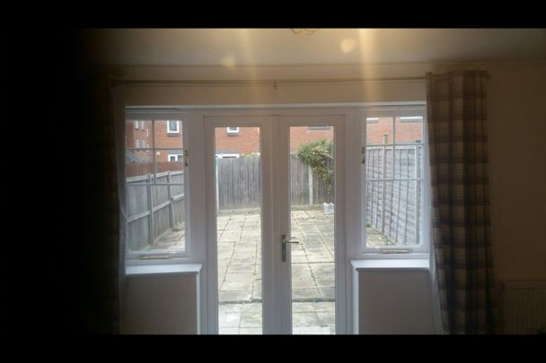 Room in a Shared House, Elizabeth Fry Place, SE18 - Photo 1