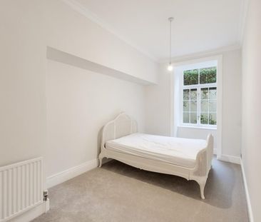 2 Bed Flat - Photo 3