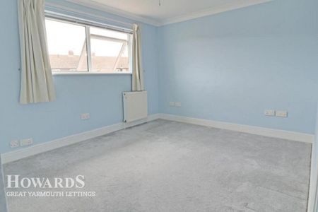 3 bedroom semi-detached house to rent - Photo 2