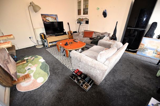 4 bedroom House in Mayville Place, Leeds - Photo 1