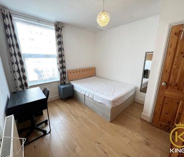 4 bedroom terraced house to rent - Photo 4