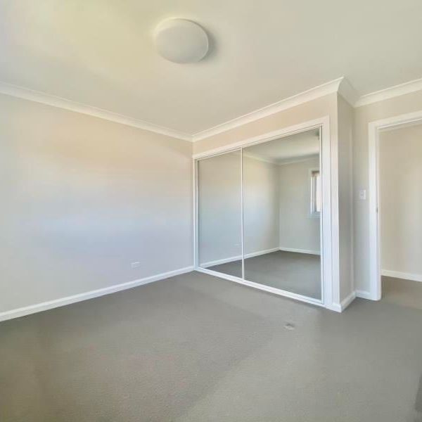 HOUSE SIZE TOP FLOOR DUPLEX WITH VIEWS - LOADS OF STREET PARKING AVAILABLE - Photo 1