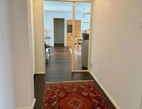 Luxeriöse 4-Zimmer-Stadtwohnung mit Aufzug, Einbauküche, 2 Balkone und Garage - Photo 1