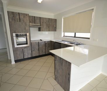 COMFORTABLE LIVING ON CANALS - Photo 6