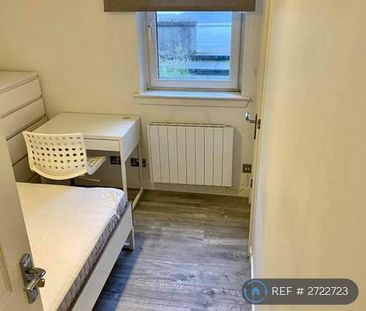 3 bedroom flat to rent - Photo 5