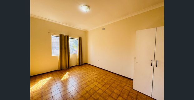 Spacious 2-Bedroom House for Rent – Marrickville - Photo 1